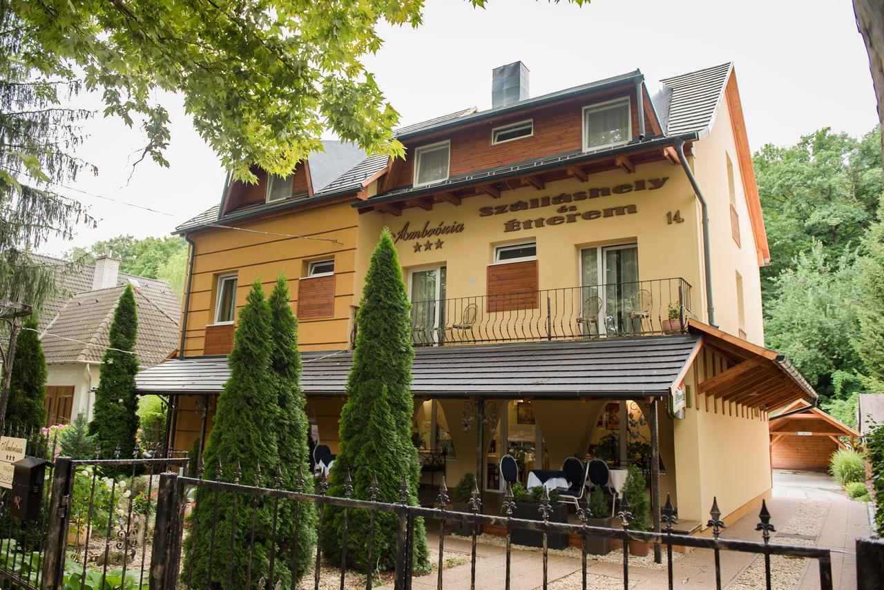 Ambrozia Szallashely Es Etterem Miskolc Exterior photo