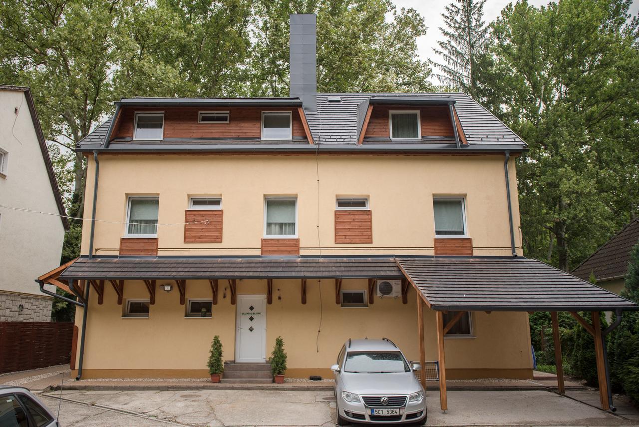 Ambrozia Szallashely Es Etterem Miskolc Exterior photo
