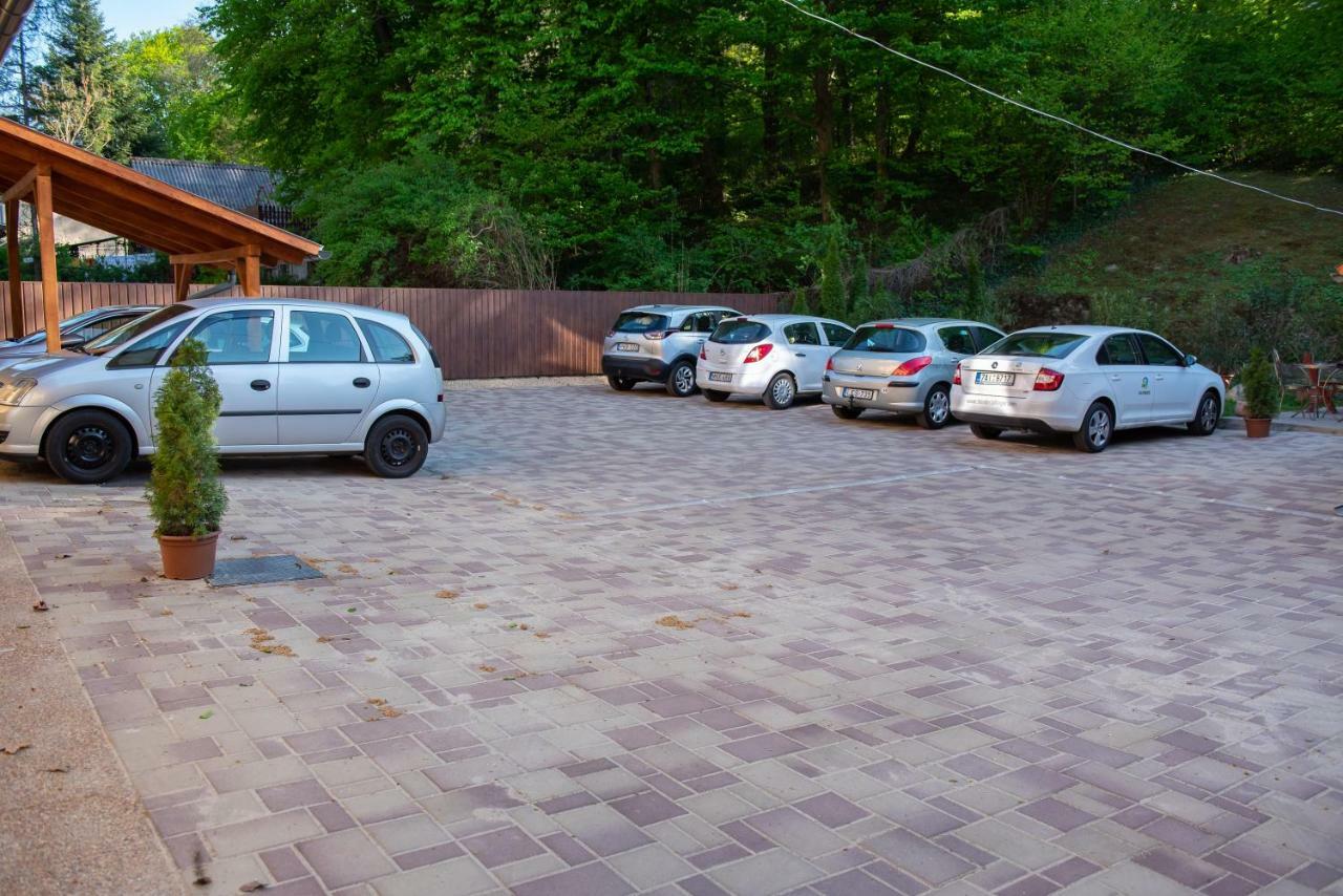 Ambrozia Szallashely Es Etterem Miskolc Exterior photo